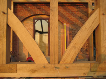 braces within oak framed building extension